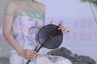 秀人网 – 当养乐多Doll穿上高跟鞋，美图也随之疯狂转身，根本不想走！