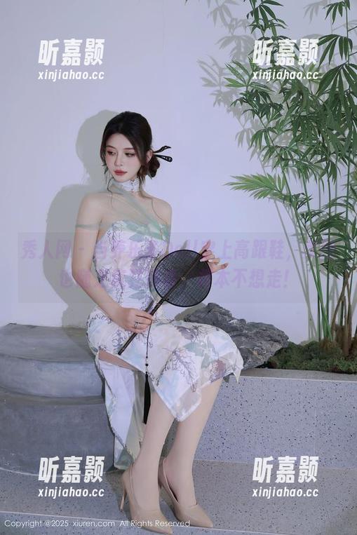 秀人网 - 当养乐多Doll穿上高跟鞋，美图也随之疯狂转身，根本不想走！