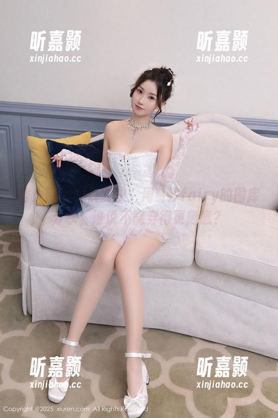 秀人网 - 短裤对决：周慕汐fairy的图库分享，谁说不能穿得更随意？