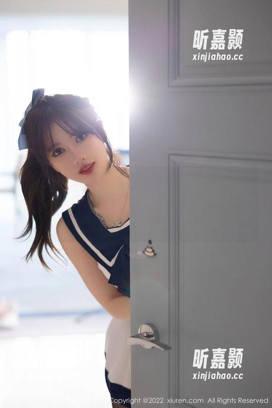 秀人网 - 夏晓Maggy与她的网袜……我在观看，内心却经常开始一些无意义的小想法，哈哈！