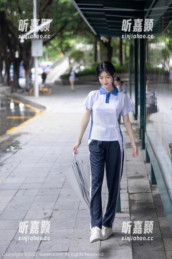 秀人网 - 就在艾栗栗栗栗栗栗吖的短裤套图里，发现你心底的‘短‘暂布料情节！