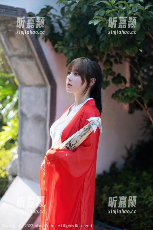 秀人网 - 麦田的双人组合，无圣光加持，活像两只傻逼在原图里嬉戏。