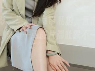 绮梦摄影 – 子涵的吊带私拍，直击人心的小幽默，让每一张图片都吐露不一样的气息