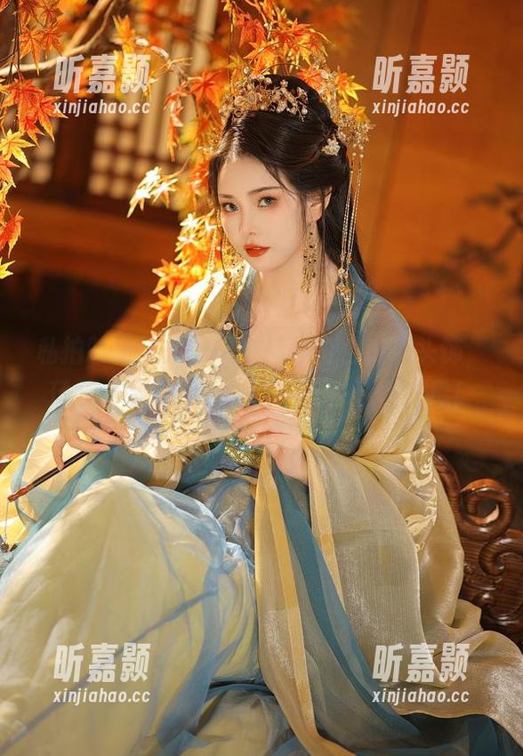 苏嫣嫣阿姨 私拍时间,苏嫣嫣阿姨的白色猫耳头饰,玩味十足,分分钟徒增几分迷人气息!