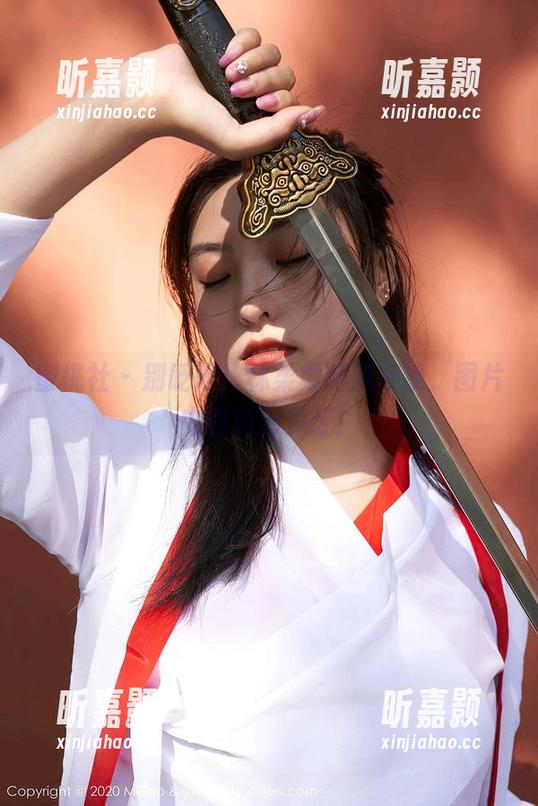 蜜桃社 - 别眨眼！林柔柔制服在线，图片内容酥到掉牙！