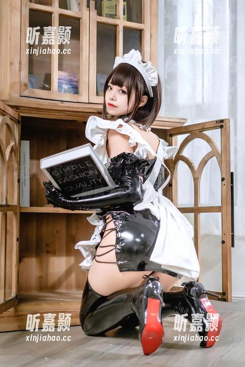 美人鱼写真：蜜汁猫裘在水中游啊游，我的脑子也在飘！