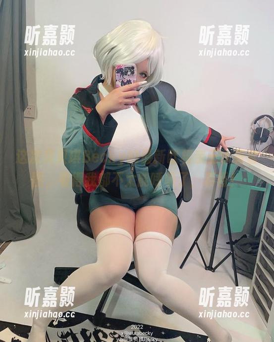 这次贝贝琪Becky的最新欧根亲王水着套图，看得我都不太能呼吸了，真香！