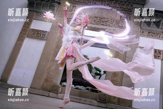 露儿大魔王最新写真—雷电将军，静态中透着一股强烈的电流。