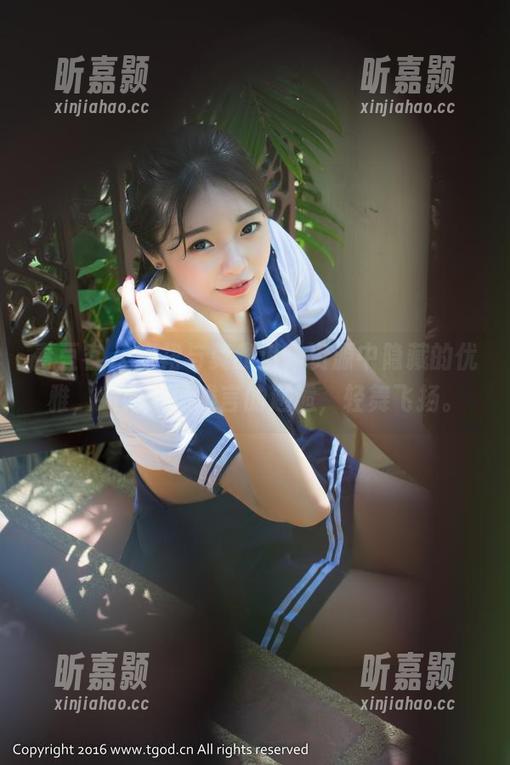 青豆客 - 短裙与莫雅淇，资源中隐藏的优雅，宛如一场难言的邂逅，轻舞飞扬。