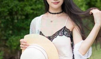 魅妍社 – 教室不止是学习：孙梦瑶V的无圣光美图撩得让人透不过气。
