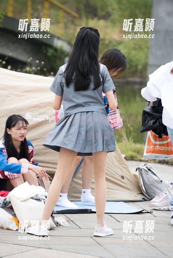 魔镜街拍：姐妹花街拍作品是如此惊艳，以至于路人都想加入！
